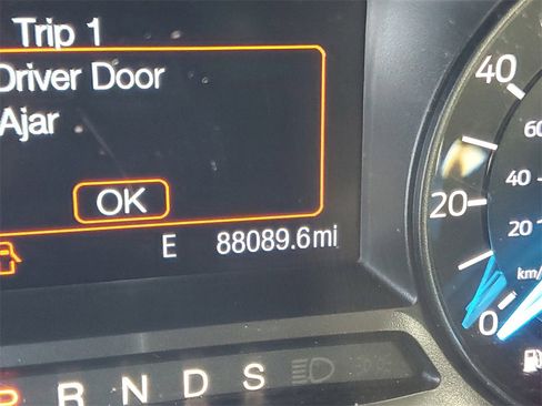 Used 2016 Ford Explorer XLT image 27