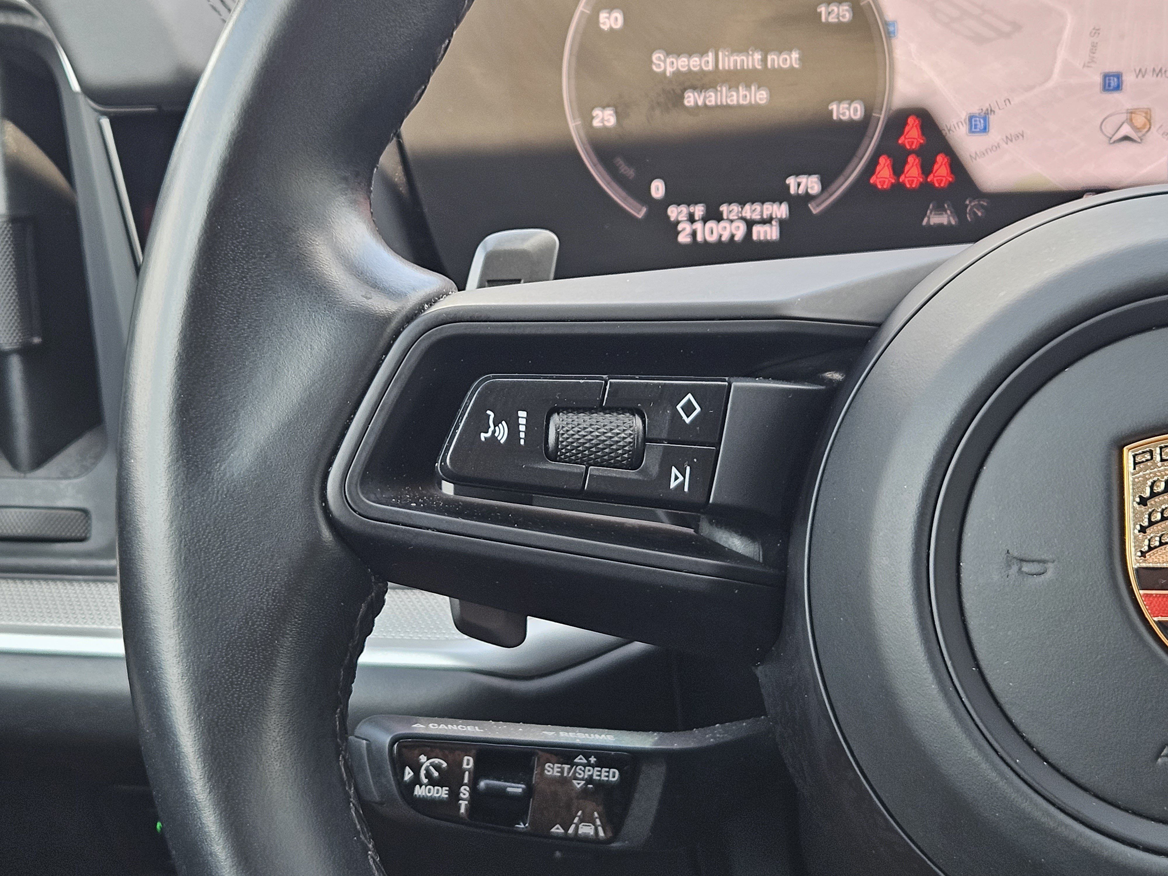 Certified 2024 Porsche Cayenne Coupe AWD/4WD image 27
