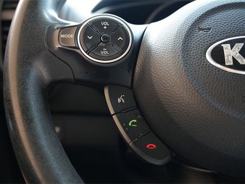 Used 2016 Kia Soul image 11