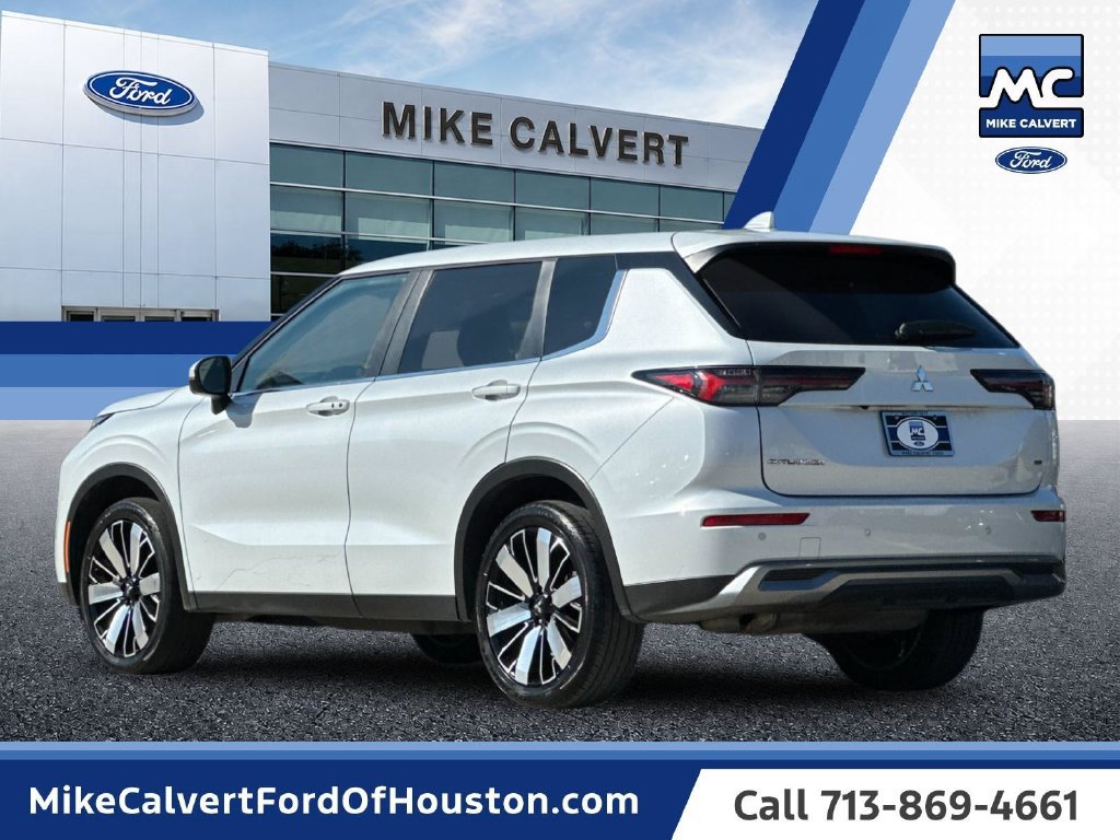 Used 2025 Mitsubishi Outlander SE FWD image 3