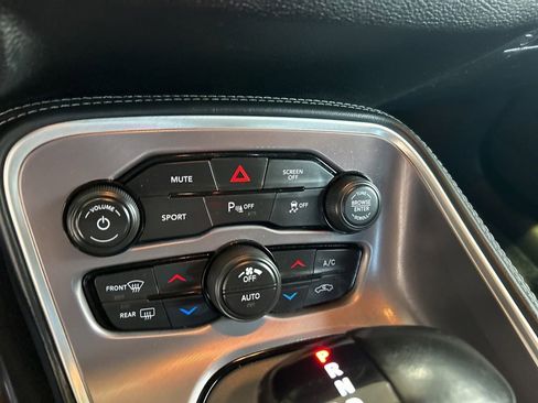 Used 2022 Dodge Challenger GT image 40