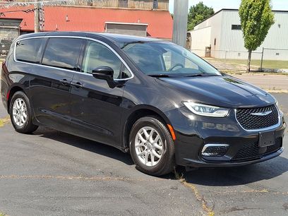 Used 2024 Chrysler Pacifica Touring-L