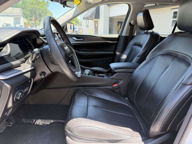 Used 2023 Jeep Grand Cherokee 4WD 4xe w/ Luxury Tech Group II image 17
