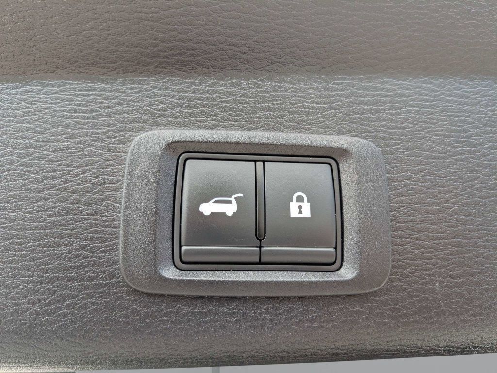 Used 2023 Mitsubishi Outlander 4WD Plug-In Hybrid image 18
