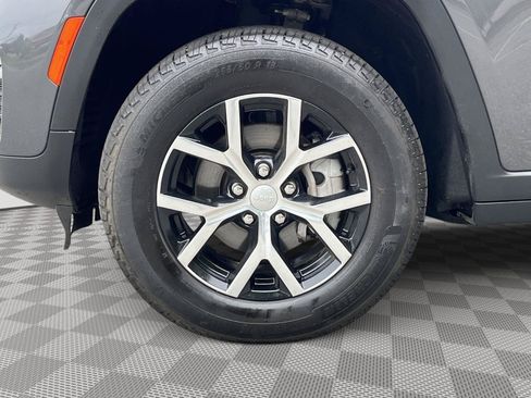 Used 2025 Jeep Grand Cherokee Limited AWD/4WD image 9