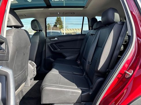 Used 2020 Volkswagen Tiguan SE w/ Panoramic Sunroof Package image 21