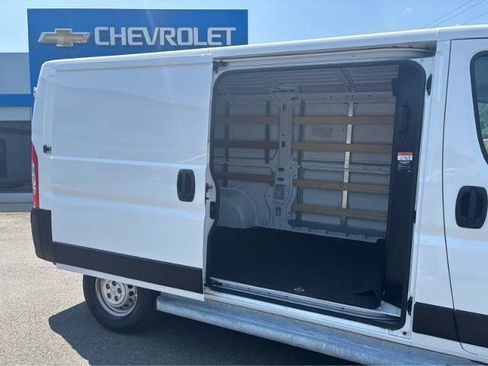 Used 2025 RAM ProMaster 2500 w/ U-Haul Equipment Group FWD image 13
