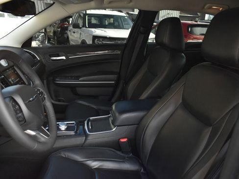 Used 2022 Chrysler 300 Touring L image 14