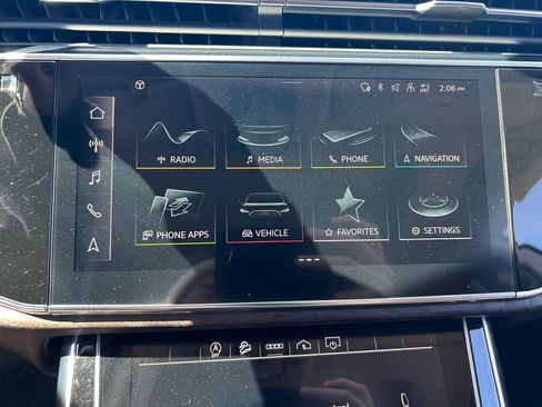 Used 2022 Audi Q8 Premium Plus w/ Premium Plus Package AWD/4WD image 12