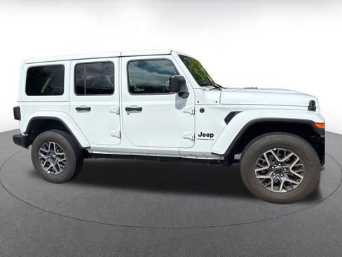Used 2025 Jeep Wrangler Unlimited Sahara AWD/4WD image 8