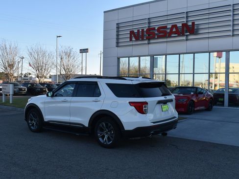 Used 2024 Ford Explorer XLT w/ Equipment Group 202A image 5