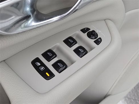 Used 2022 Volvo XC90 T6 Momentum w/ Advanced Package image 20