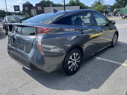 Used 2017 Toyota Prius Two FWD image 4