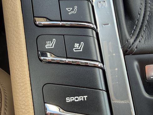 Certified 2018 Porsche Macan Sport Edition image 33