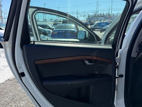 Used 2010 Volvo XC70 3.2 image 11