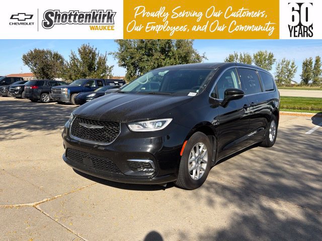 Used 2024 Chrysler Pacifica Touring-L FWD image 1