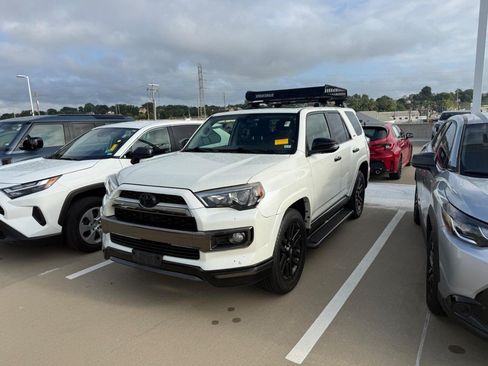 Used 2019 Toyota 4Runner Limited AWD/4WD image 2