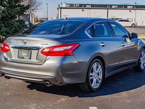 Used 2017 Nissan Altima 3.5 SL w/ 3.5SL Technology Package image 8