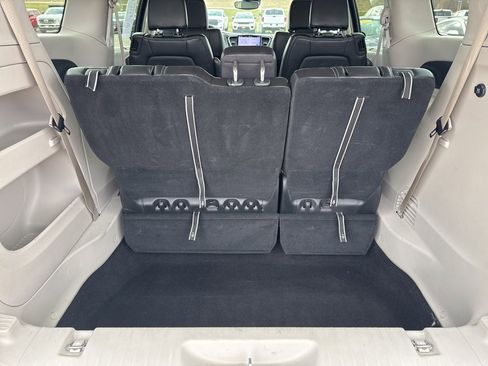 Certified 2024 Chrysler Pacifica Touring-L image 33