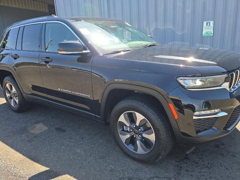 Used 2023 Jeep Grand Cherokee 4WD 4xe image 2