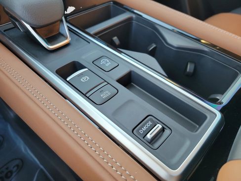 New 2025 Nissan Pathfinder Platinum image 36