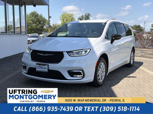 Used 2024 Chrysler Pacifica Touring-L FWD image 1