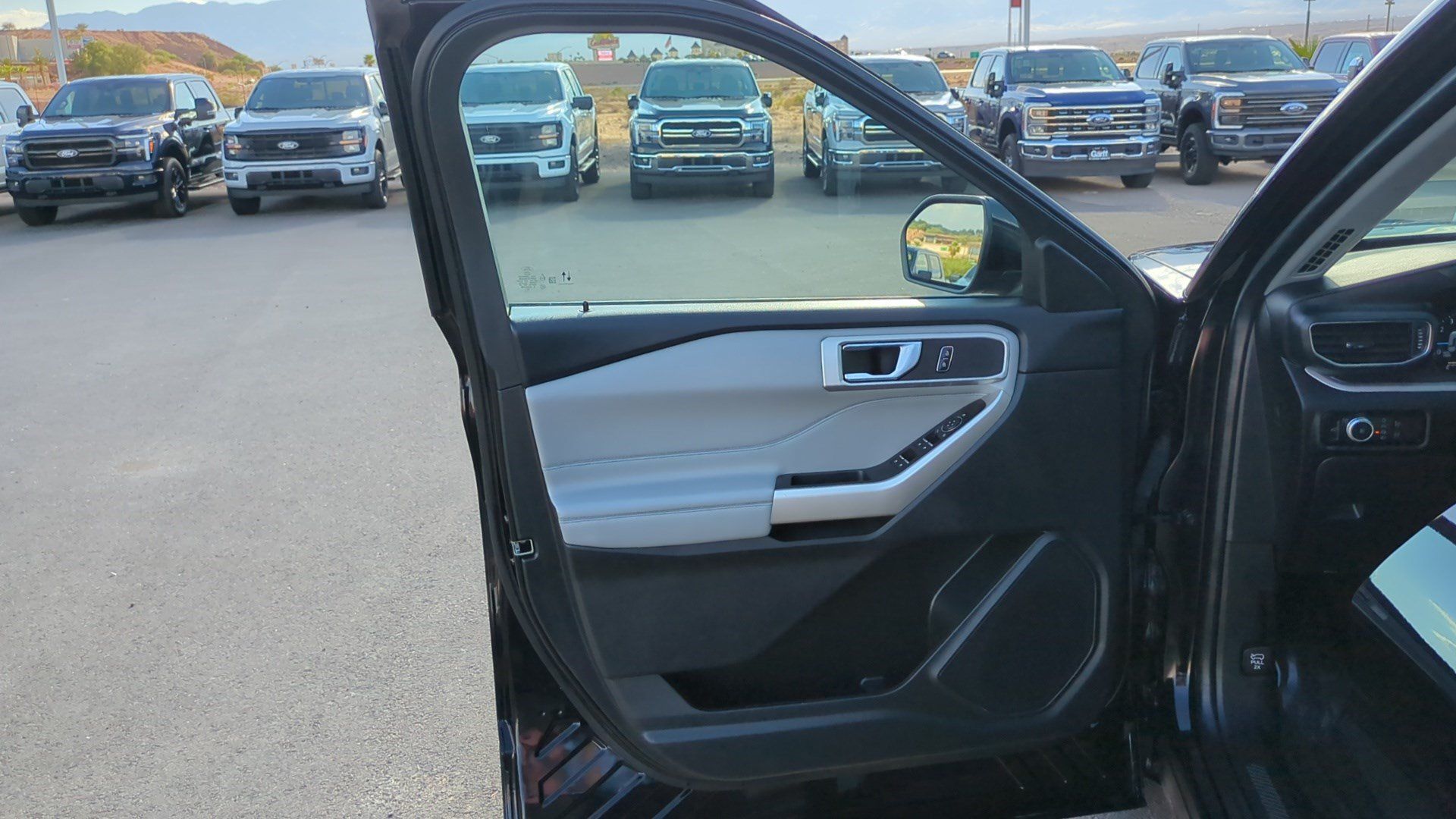 Used 2023 Ford Explorer XLT w/ Equipment Group 202A AWD/4WD image 12