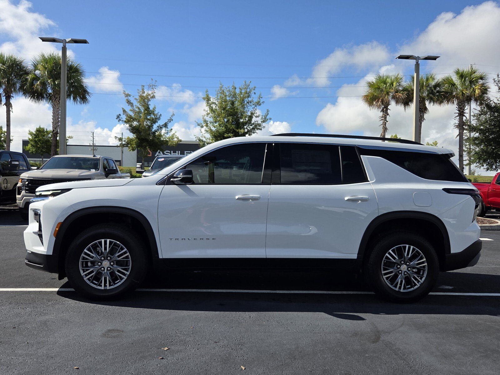 New 2027 Chevrolet Traverse LT w/ Driver Confidence Package FWD image 3