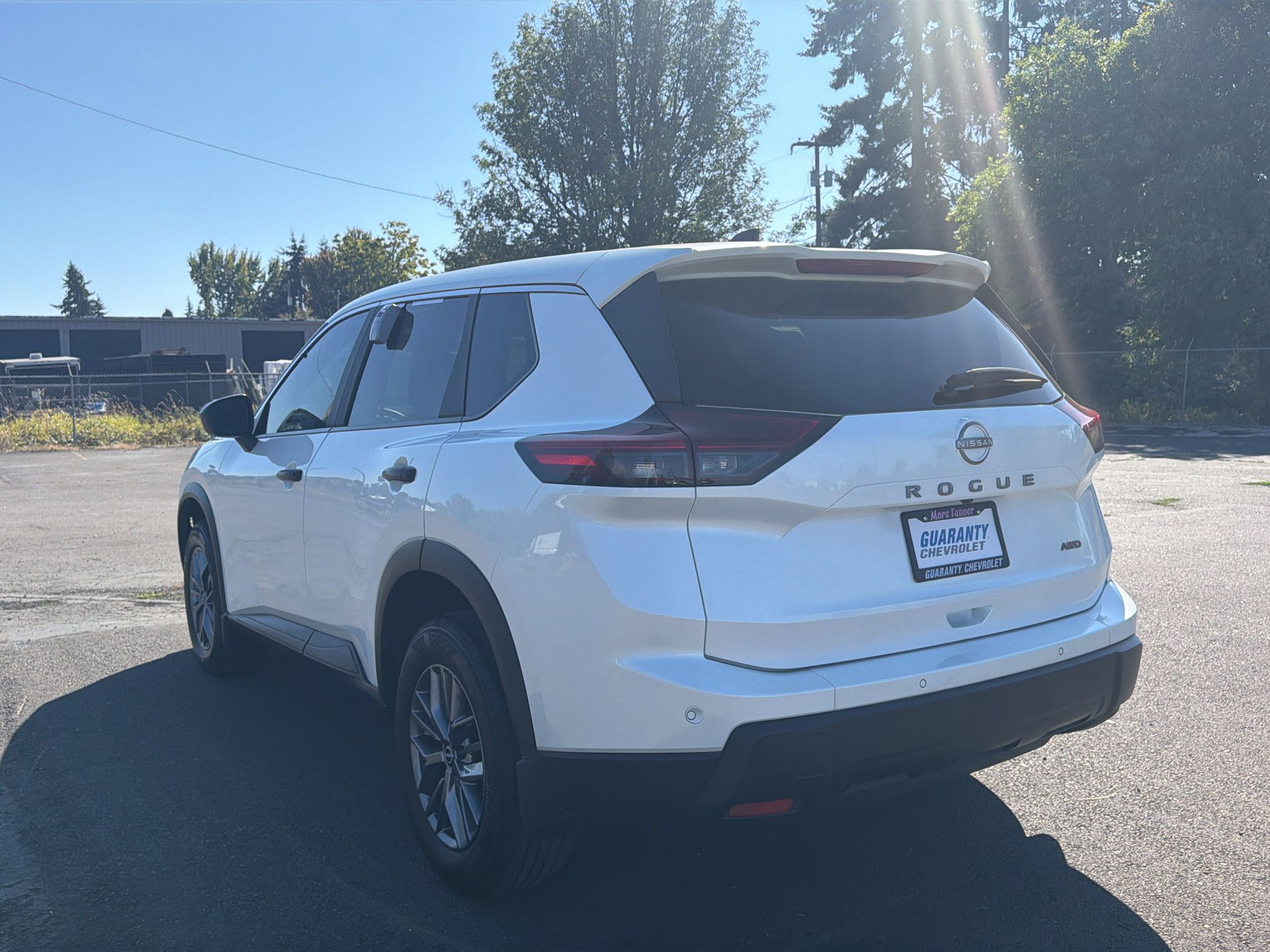 Used 2025 Nissan Rogue S AWD/4WD image 8