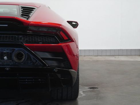 Used 2021 Lamborghini Huracan EVO image 14