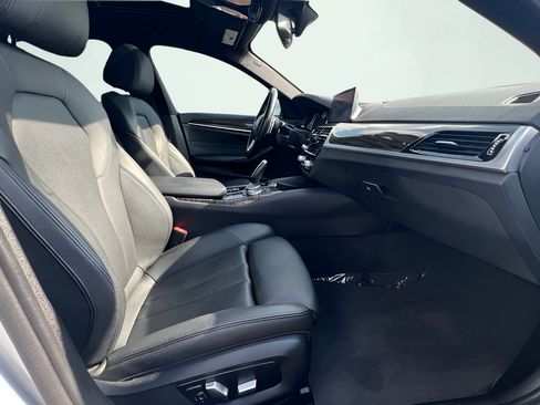 Used 2019 BMW 530i RWD image 29