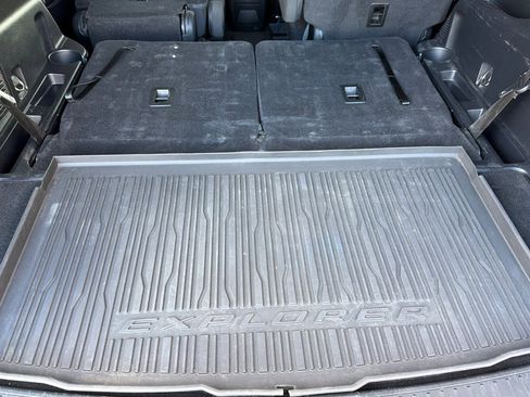 Used 2023 Ford Explorer XLT image 16