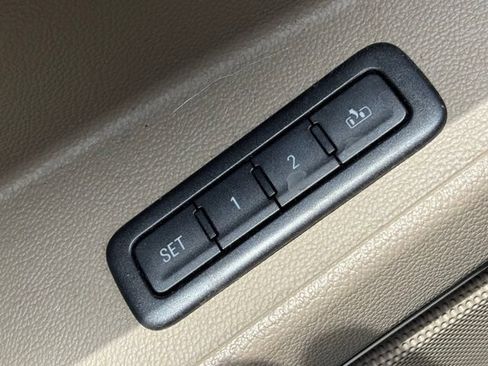 Used 2016 GMC Yukon XL SLT w/ Open Road Package AWD/4WD image 32