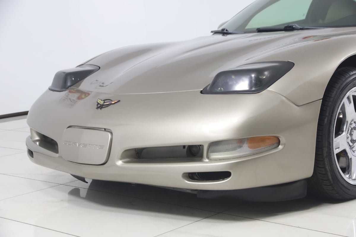 Used 1998 Chevrolet Corvette Coupe w/ Performance Handling Pkg RWD image 35