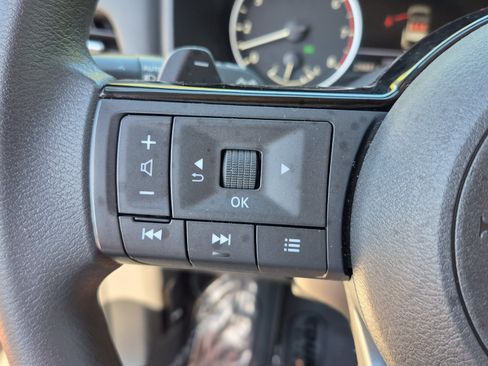 Certified 2023 Nissan Rogue SV FWD image 30