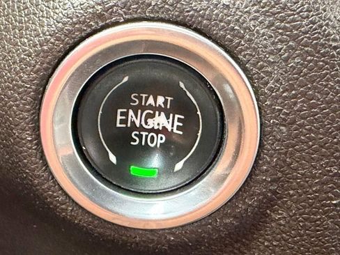 Used 2021 GMC Sierra 1500 SLT w/ SLT Premium Package AWD/4WD image 17