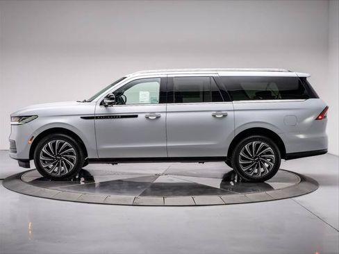 New 2026 Lincoln Navigator L Black Label AWD/4WD image 2