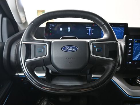 Used 2025 Ford Expedition Max Platinum AWD/4WD image 40