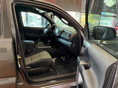 Used 2020 Toyota Tacoma TRD Sport  Medium Bed image 23