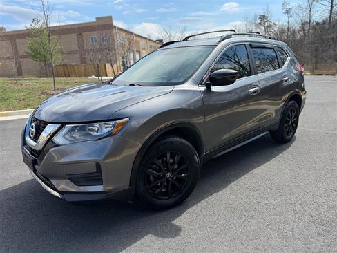 Used 2017 Nissan Rogue SV w/ Midnight Edition image 14