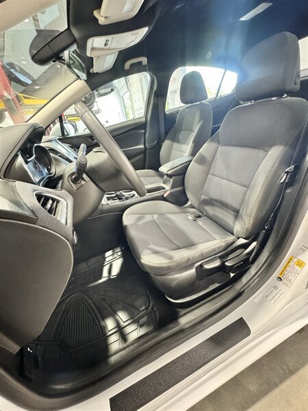 Used 2018 Chevrolet Cruze LS FWD image 6