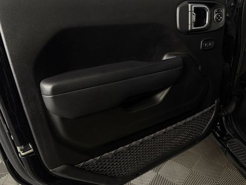 Used 2024 Jeep Wrangler Unlimited w/ Technology Group AWD/4WD image 24