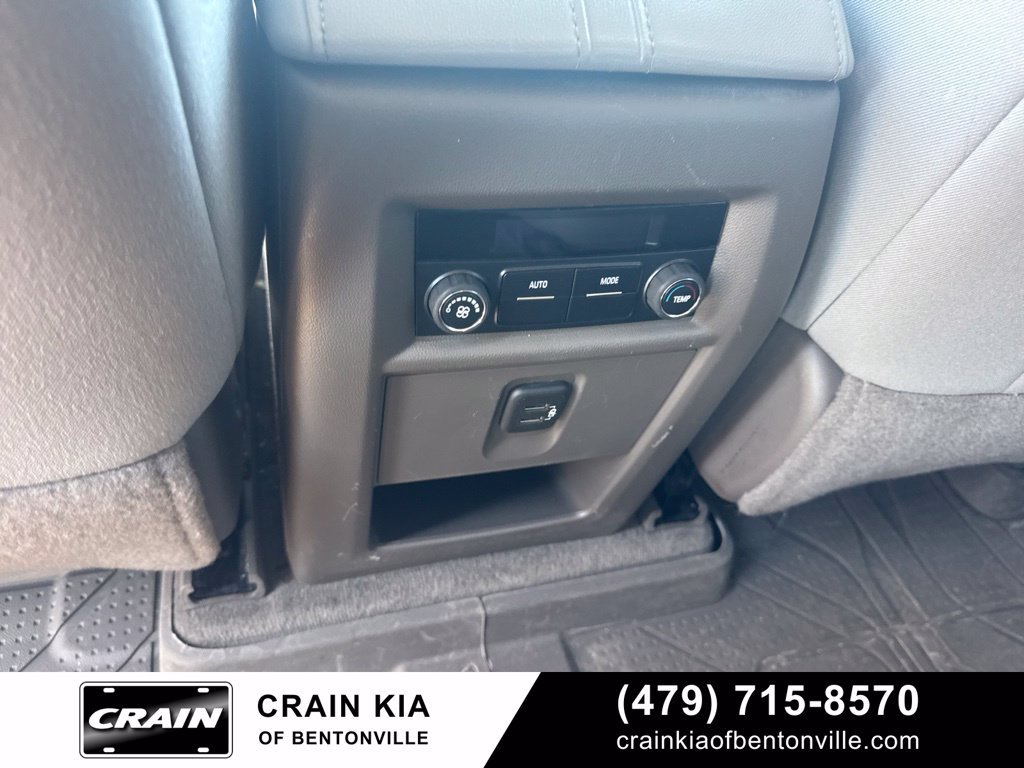 Used 2020 Chevrolet Traverse LT FWD image 18