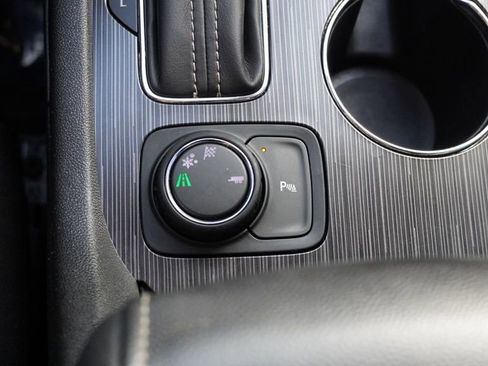 Used 2019 GMC Acadia SLT w/ Black Edition image 44