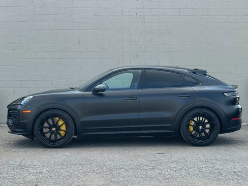 Used 2025 Porsche Cayenne Turbo GT AWD/4WD image 3
