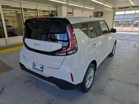 Used 2025 Kia Soul LX image 5