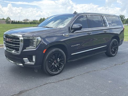 Used 2023 GMC Yukon XL SLT AWD/4WD image 5