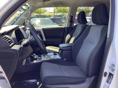 Used 2022 Toyota 4Runner SR5 AWD/4WD image 8