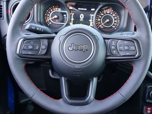 Used 2024 Jeep Gladiator Rubicon AWD/4WD image 23