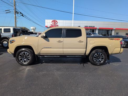 Used 2020 Toyota Tacoma TRD Sport w/ Technology Package AWD/4WD image 2